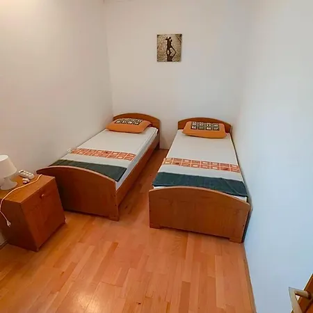 Sunny Vibe Apartment *