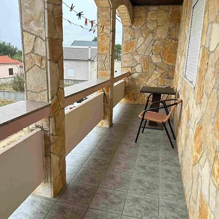 Sunny Vibe Apartman Vir