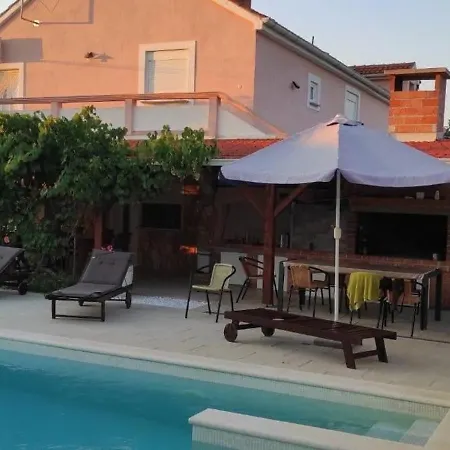Sunny Vibe Apartment Vir